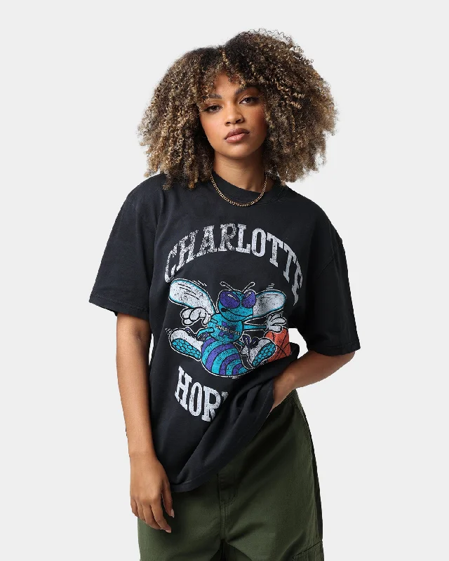 Mitchell & Ness Charlotte Hornets Oversized Logo Short Sleeve Vintage T-Shirt Vintage Black Front Pockets Side Pockets Patch Pockets