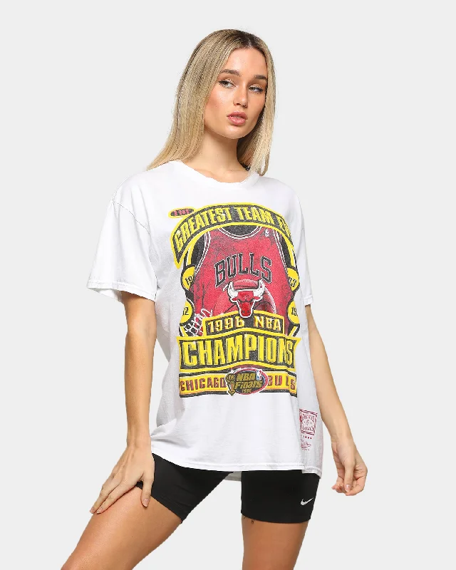 Mitchell & Ness Chicago Bulls 96 Champs Vintage GTE Lock T-Shirt White Beaded Sequined Faux Fur Mitchell & Ness Chicago Bulls 96 Champs Vintage GTE Lock T-Shirt White Beaded Sequined Faux Fur