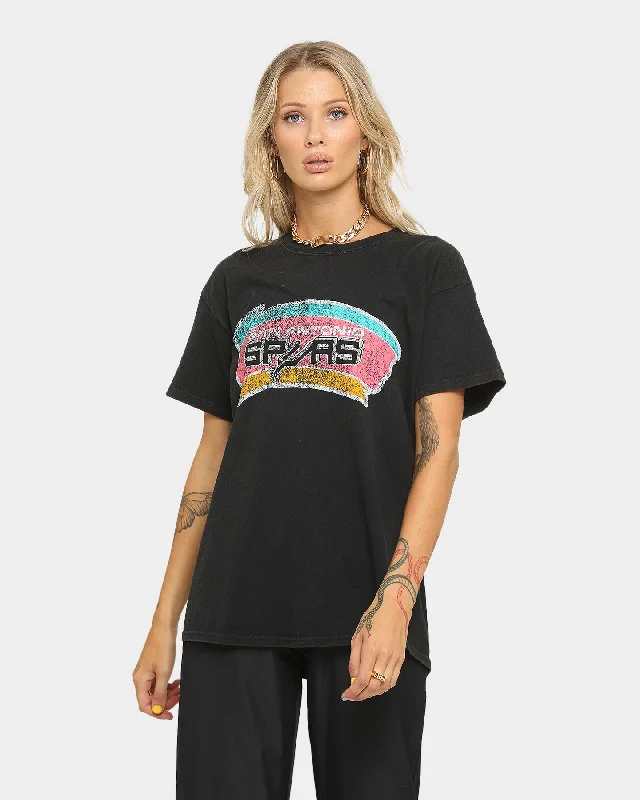 Mitchell & Ness San Antonio Spurs Oversized Logo Short Sleeve Vintage T-Shirt Vintage Black Seamless Knitted Crochet Mitchell & Ness San Antonio Spurs Oversized Logo Short Sleeve Vintage T-Shirt Vintage Black Seamless Knitted Crochet