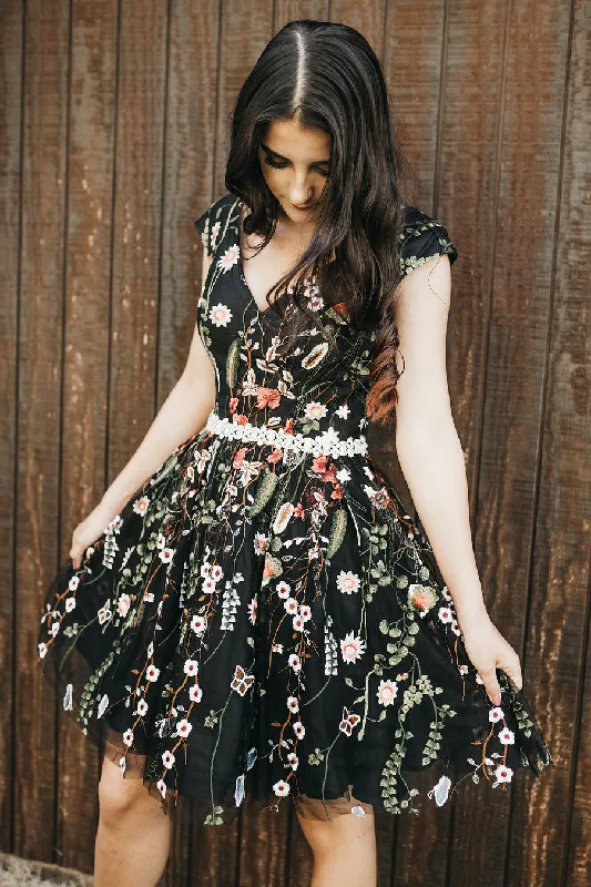 V-Neck Floral Black Homecoming Dress with Beaded Waist Elegant Long Evening
